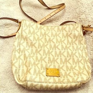 Michael kors crossbody
